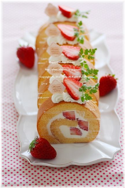 Happy Delicious Bakery ふわふわイチゴのロールケーキ