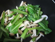 小松菜とツナの炊いたん調理①