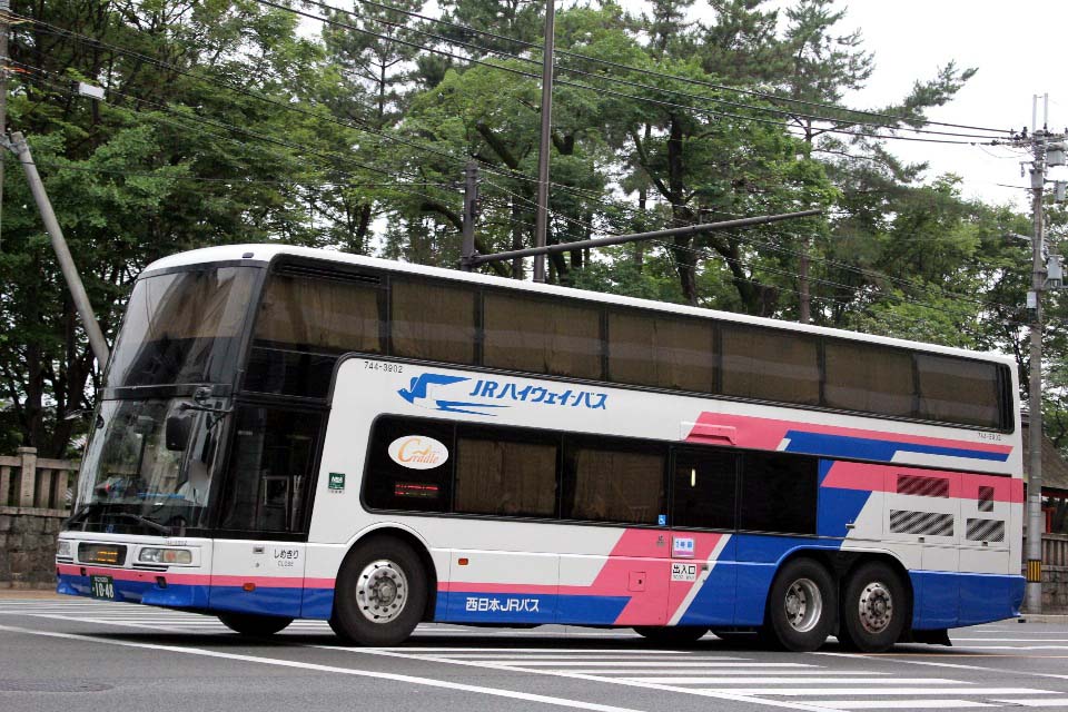 西日本JRバス 744-3902