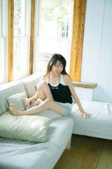 戸田恵梨香のナマ脚ホットパンツ画像