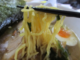 火鳳　魚介醤油ﾗｰﾒﾝ　麺