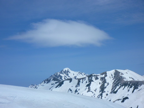 剣岳上のレンズ雲